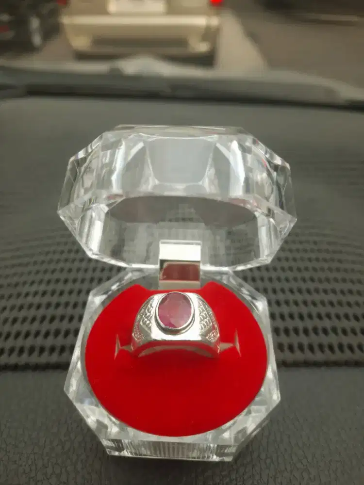 Batu cincin natural ruby