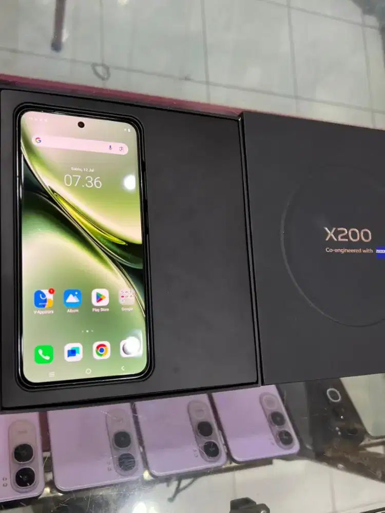 Vivo x200 
Ram 12/256gb fullset