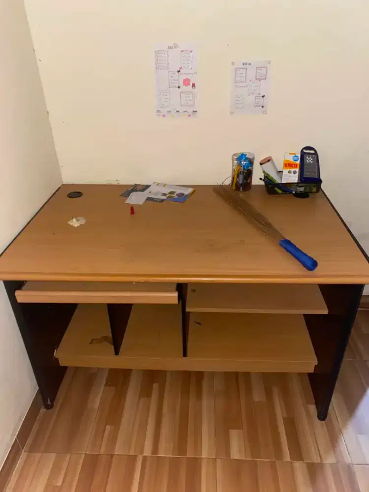 Meja kantor/Belajar