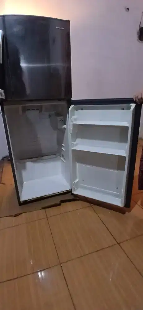 Dijual kulkas second SHARP