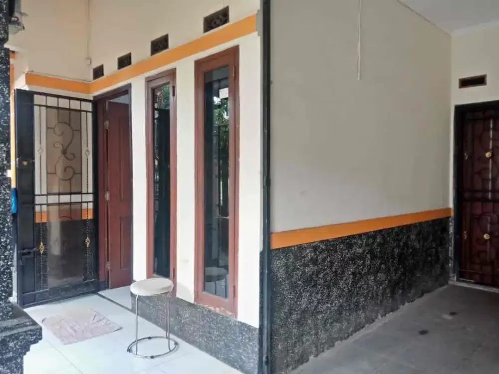 *Disewakan Rumah / Kantor Siap Huni.*
Daerah Bdg Kota, Buah Batu dekat Griya Buah Batu, Bypass.
Lt/Lb: 100/150; 2 Lantai
KT: 5 + 1
KM: 2
Carport: 1 mobil
Listrik: 2200, Submersible, AC (terpasang) 2unit siap pakai

*Harga Sewa tahunan 68jt /thn (Nego)*ys