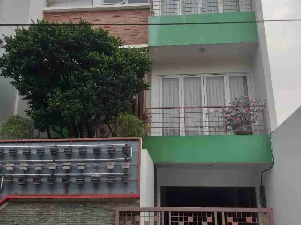 Dijual rumah 4 lantai full furnished di Rawamangun Jakarta Timur