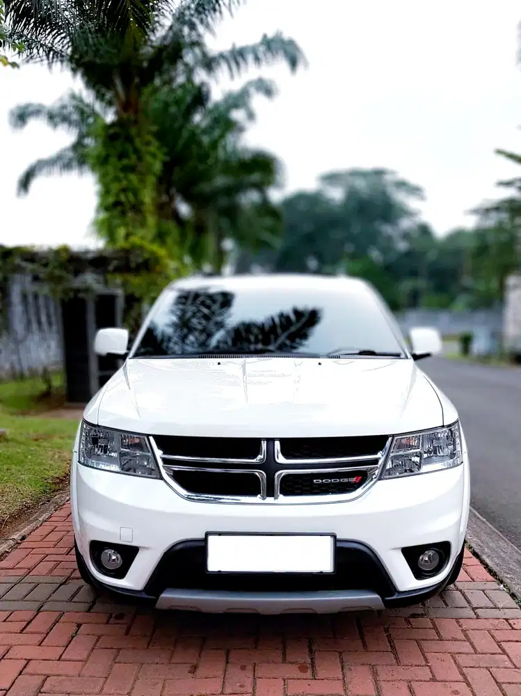 DODGE JOURNEY 2.4 SXT PLATINUM KM LOW 48RB PAJAK PANJANG LIKE NEW