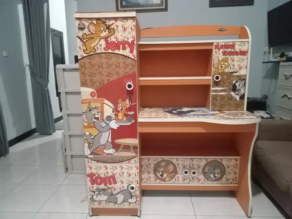 Lemari gabungan meja belajar