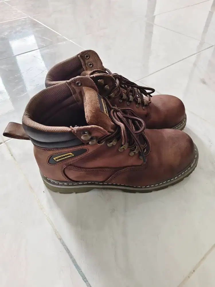 Sepatu safety krisbow