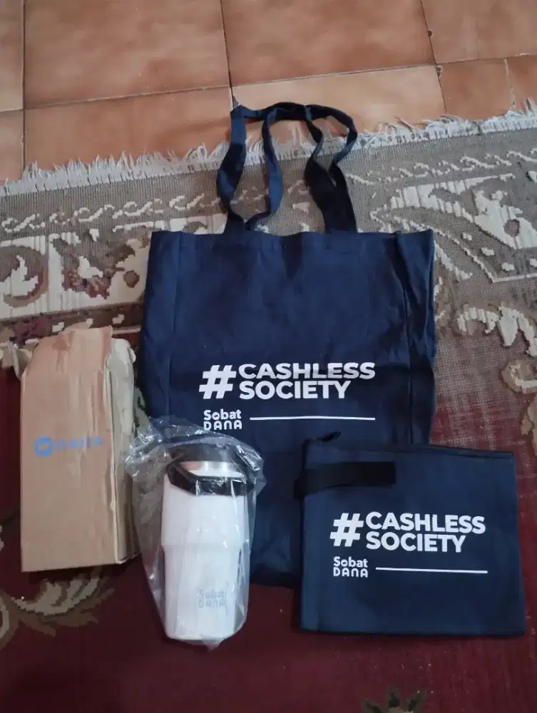 TUMBLER POUCH & TOTEBAG MERCHANDISE DANA