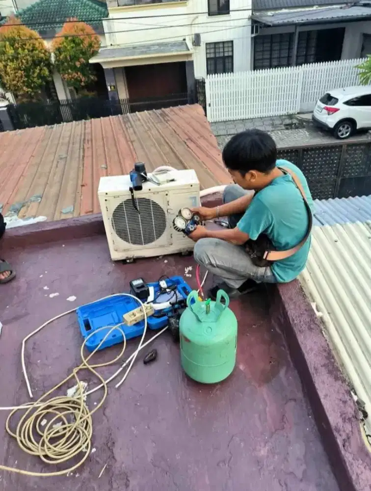 Cuci ac, bongkar Pasang ac, service ac, isi Ulang/ tambah Freon dll