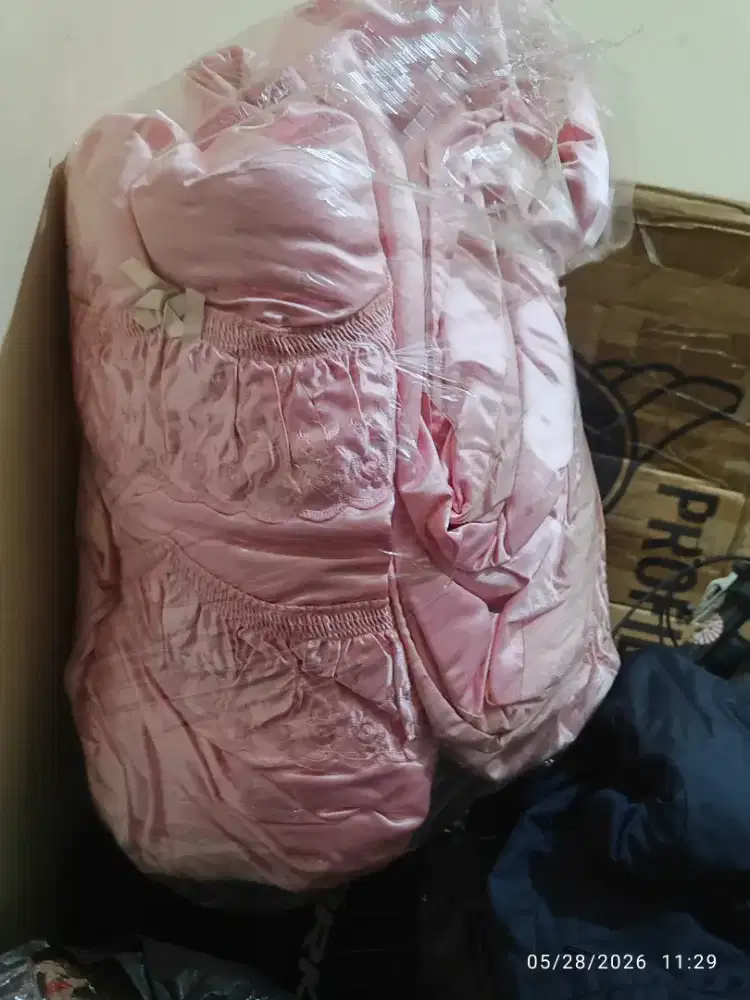 Jual cepat bed cover pink
