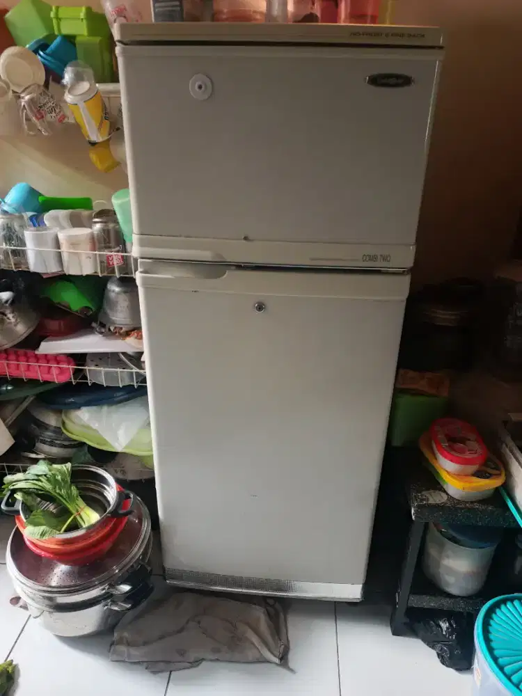 Lemari es 2 pintu
