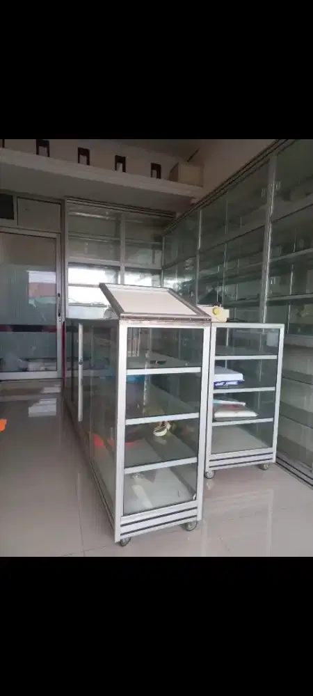 Dijual stelling sprti baru ex apotik harga bisa nego