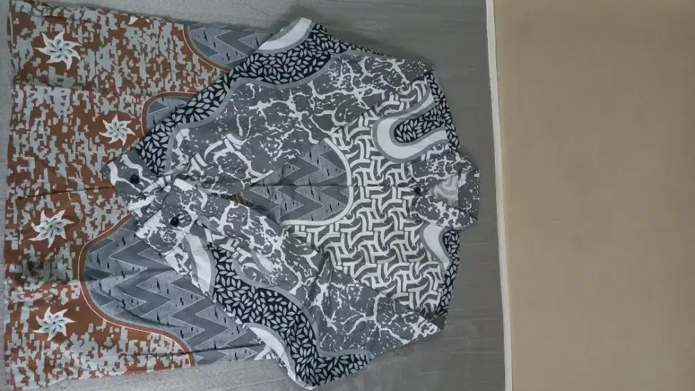 Kemeja batik abu