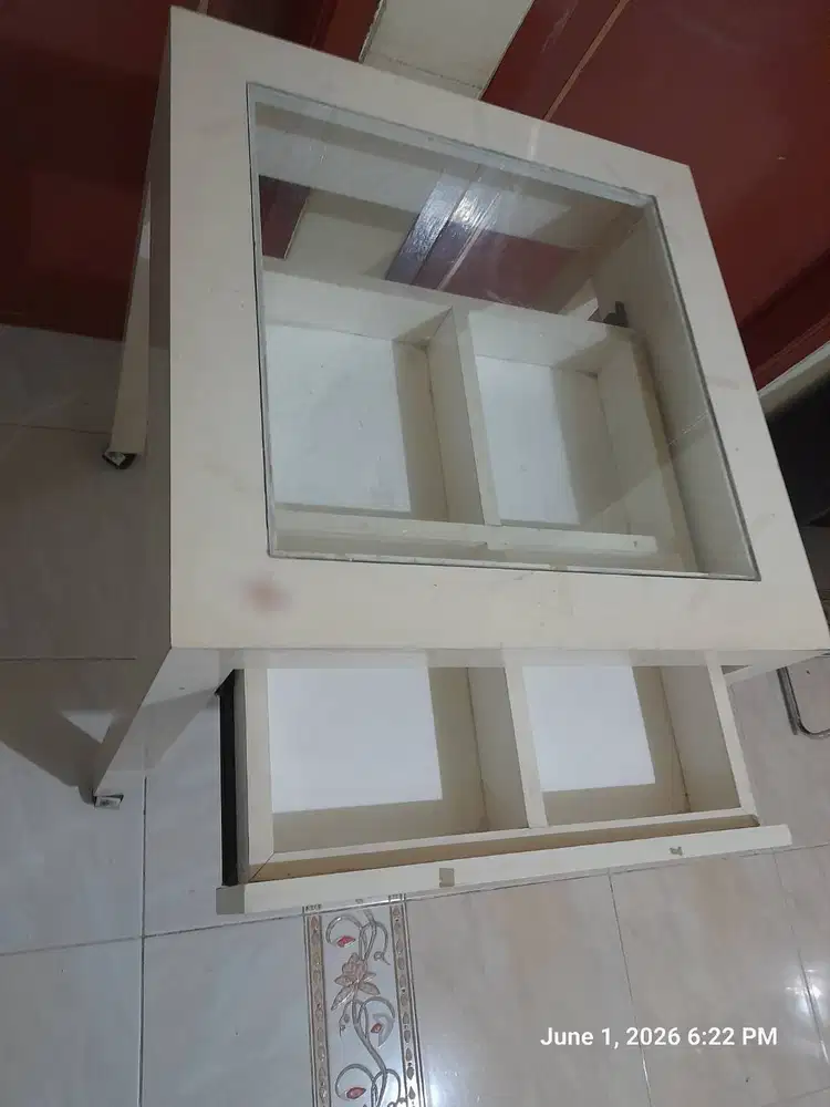 MEJA LACI DISPLAY MEJA DORONG DENGAN RODA