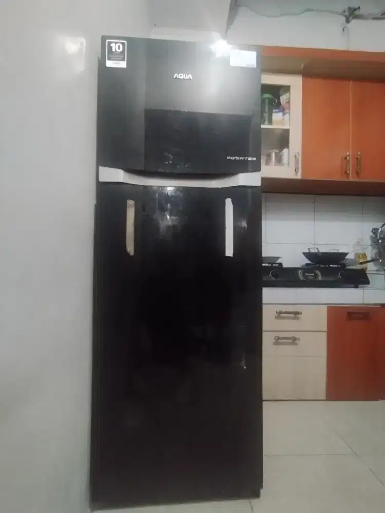 Kulkas 2 Pintu AQUA bonus TV LED Polytron 24 inch