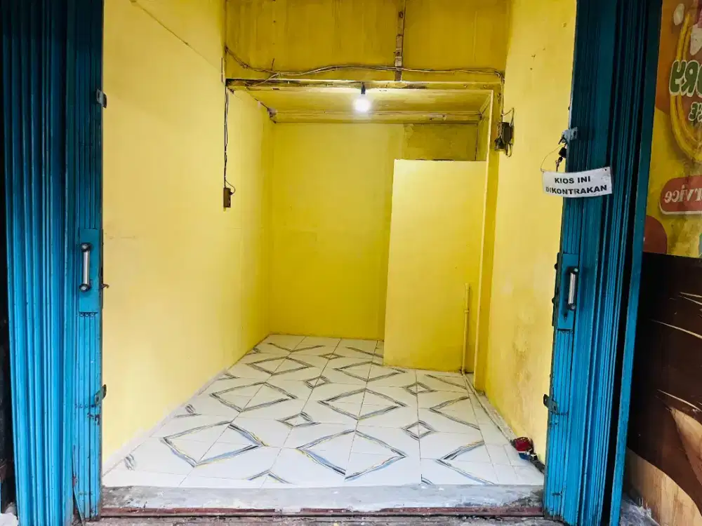 Di Kontrakan Kios lokasi strategis padat penduduk pinggir jalan besar