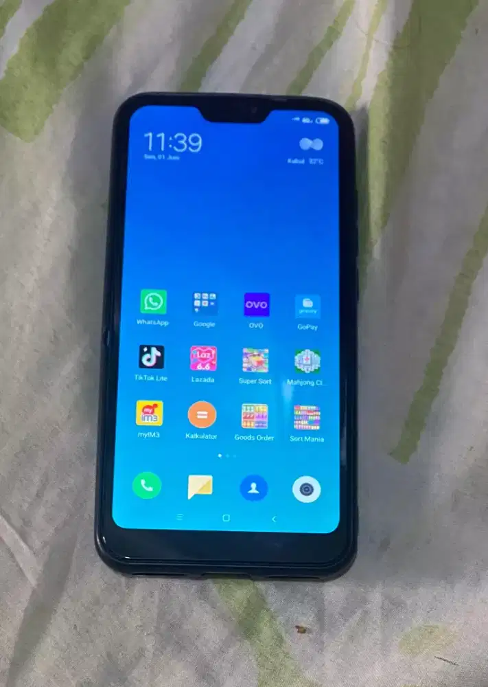 XIAOMI REDMI 6 PRO(4/64GB) Minus Retak Kecil Sehelai Rambut Normal