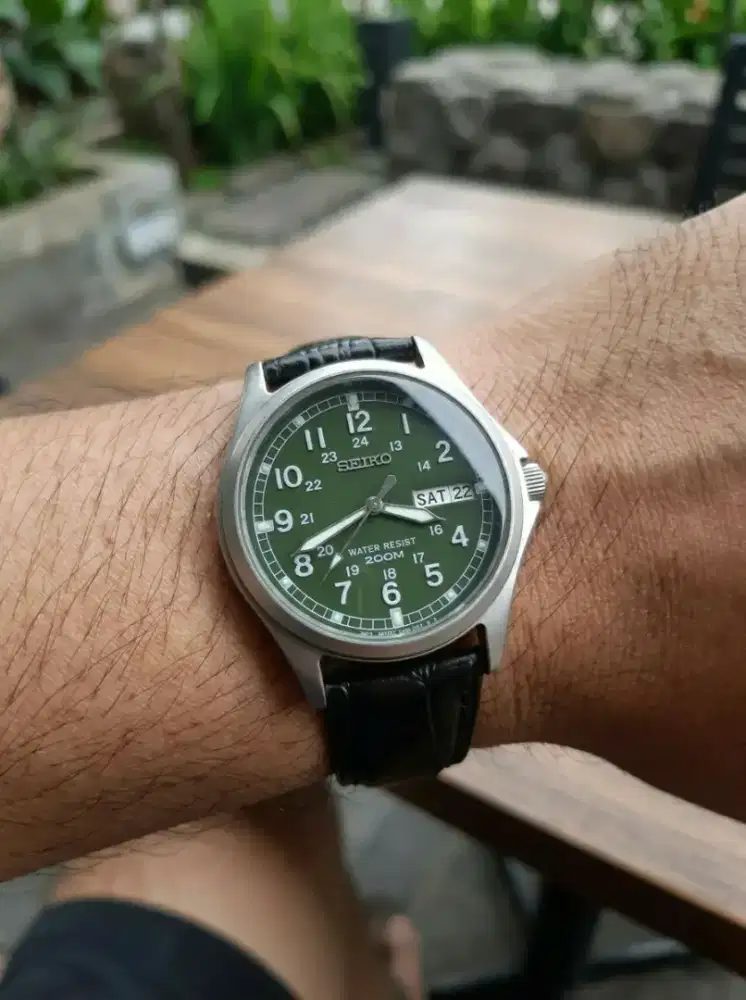 Seiko V743-8090 Quartz Green Military Dial