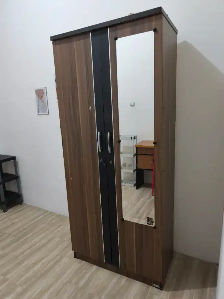 Dijual Lemari 2 Pintu dan Meja Belajar