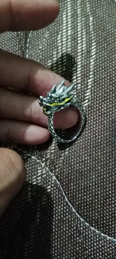 Cincin naga Vintage