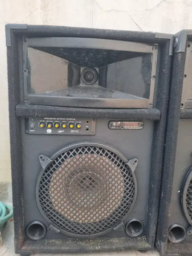 Speaker aktif bluetooth merk akatron