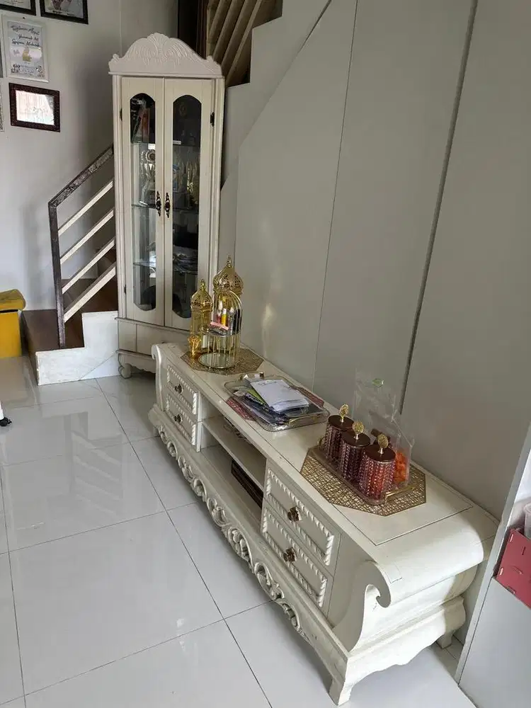 Satu set Meja tv dan lemari hias sudut bahan jati