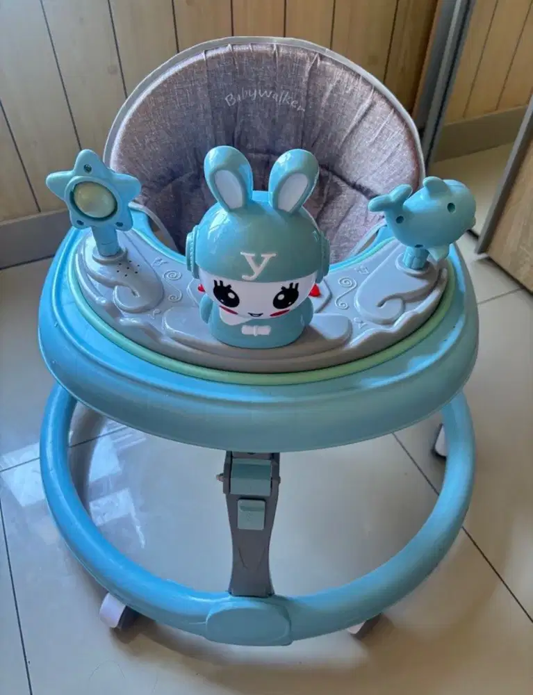 Baby Walker Hapyee new
