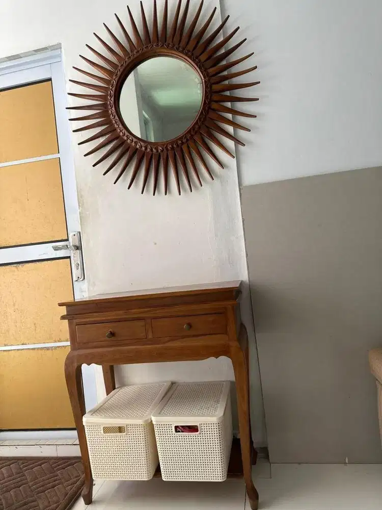 Satu set meja konsul kayu jati mini dan kaca matahari