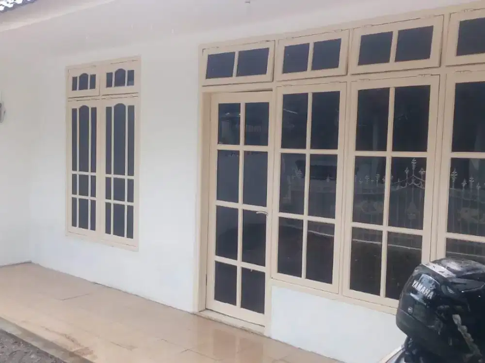 Rumah Simpang Darmo Permai