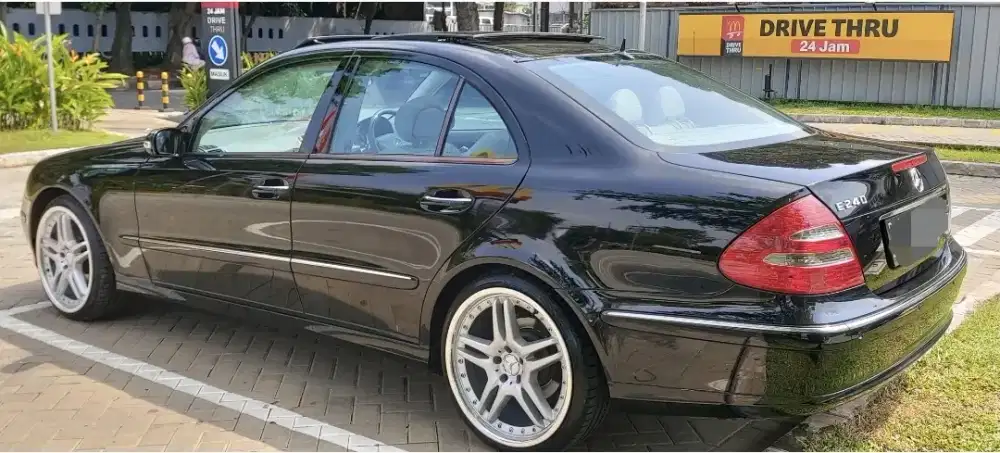Mercedes Benz W211 E240 Avantgarde