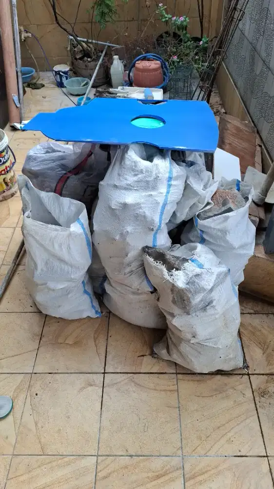 Puing tembok bata dan semen