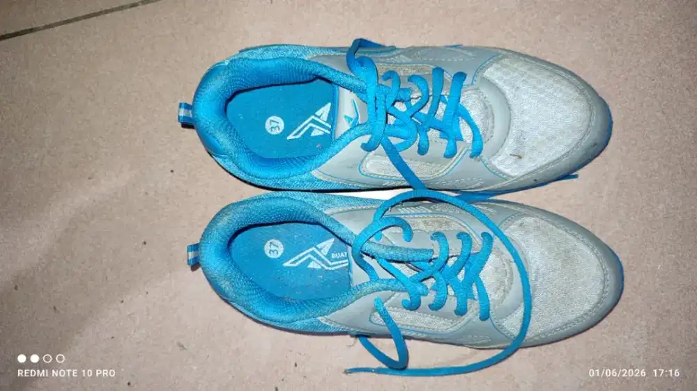 SEPATU FUTSAL. Ukuran 37