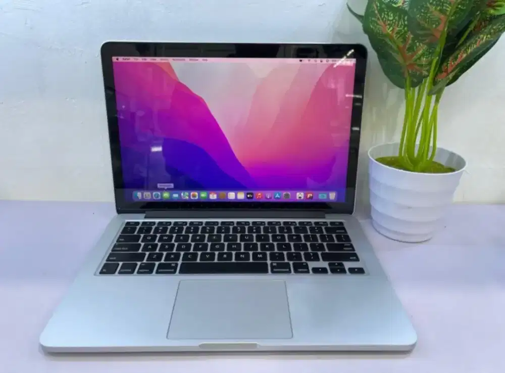 MacBook Pro 13inc Retina 2015
Core i5, Ram 8GB SSD 128Gb CC 252