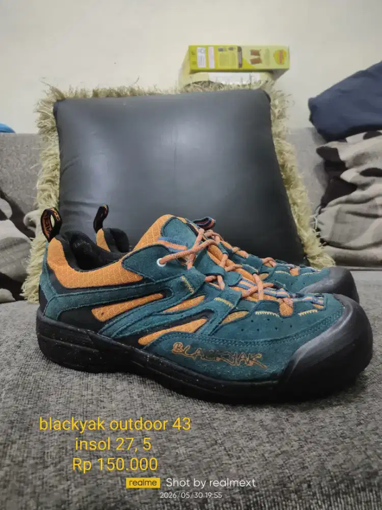 Sepatu outdoor seken