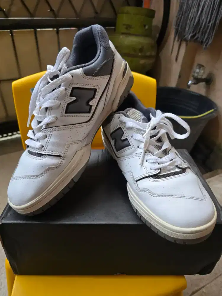 Sepatu New balance 550 white dark gray original