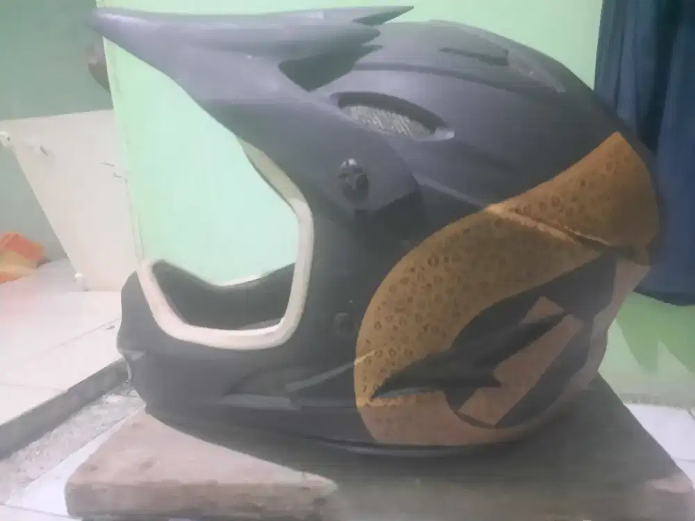 Helm sepeda trail sixone