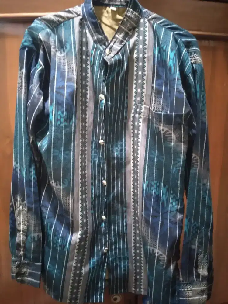 Batik biru ukuran L