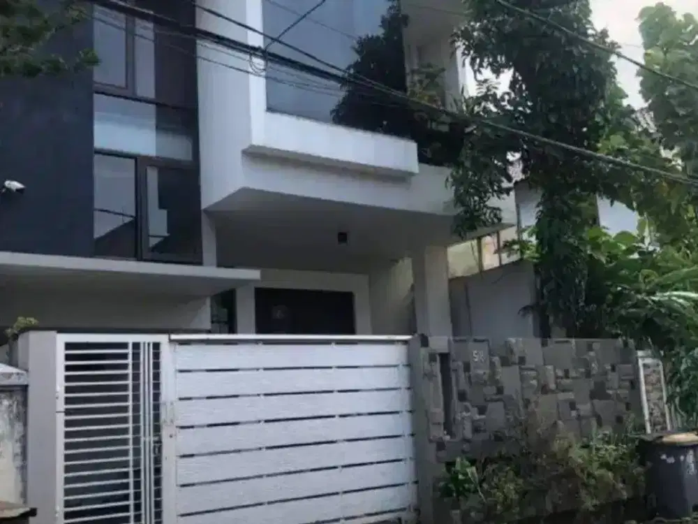 Disewakan Rumah Mewah Furnished 3 Lantai di Utan Kayu Matraman Jakarta Timur – Siap Huni