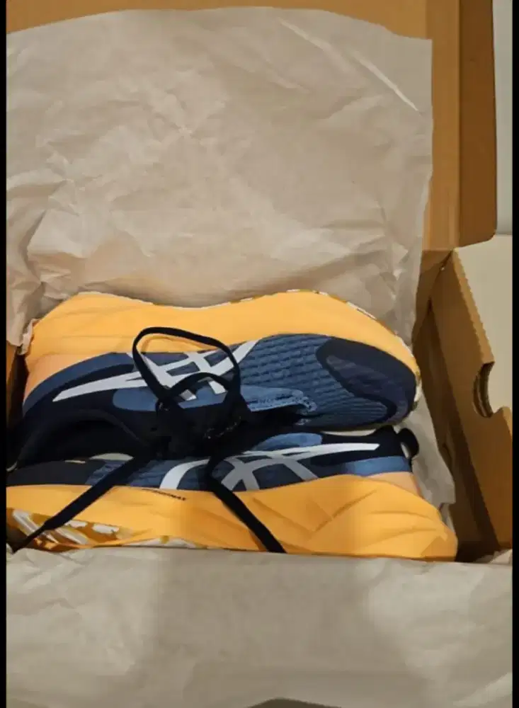 Sepatu running asics