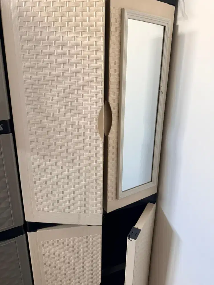 Lemari Plastik bekas 4 sap