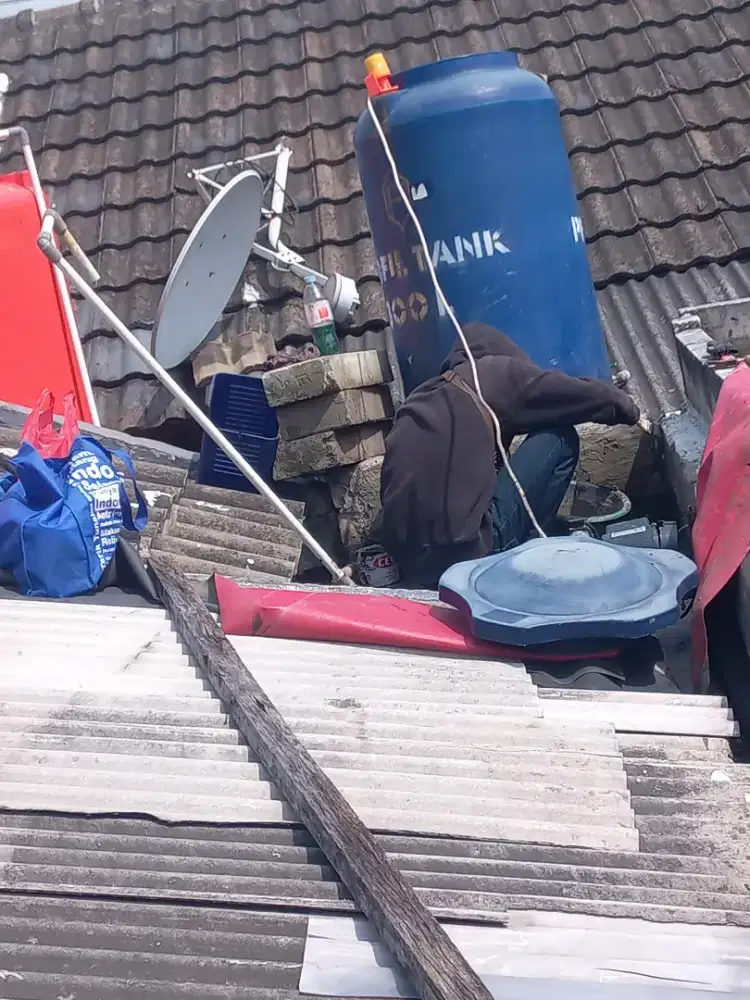 Tukang perbaikan atap bocor,dag,talang,kanopi,renopasi dll