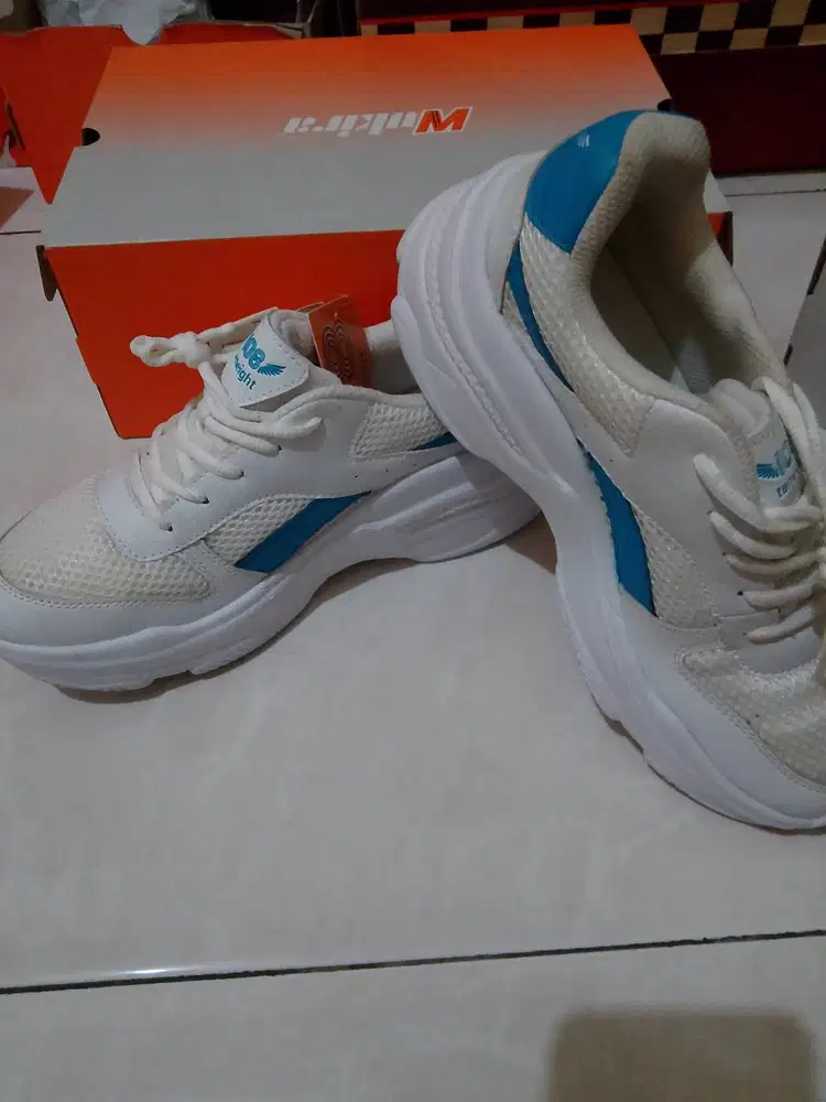 SEPATU SNEAKERS PRIA ORI - BARU, BELUM PERNAH DIPAKAI