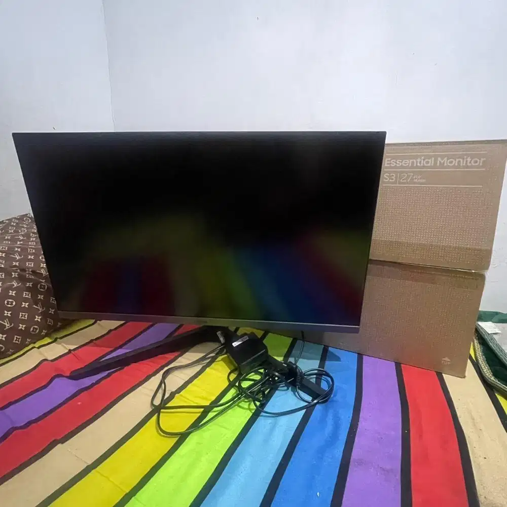 Monitor Samsung 27inch plus keyboaed