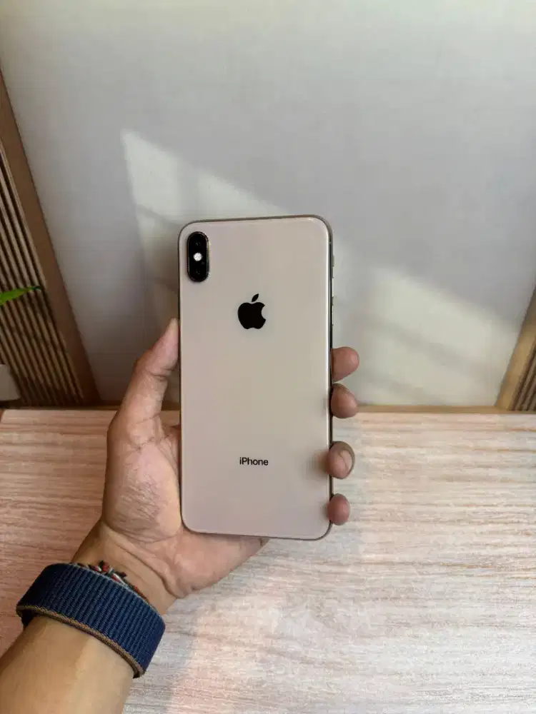 Iphone xs max gold