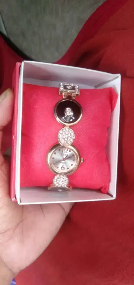 Di jual jam cew ORI dan baru dan murah meriah wa dan hp