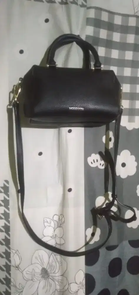 Di jual tas cew merek mosdom dll wa dan hp bisa cod di antar di kirim