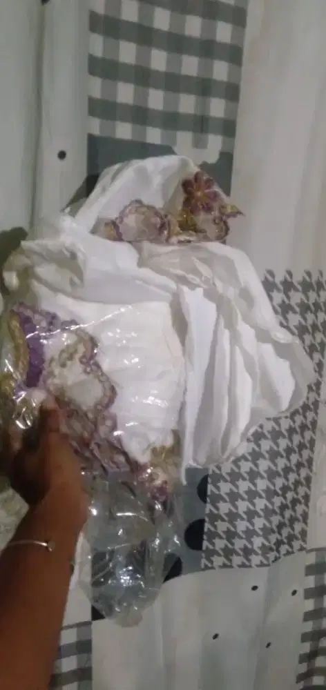 Di jual mukena atas dan bawah baru kain nya dingin dan lembut