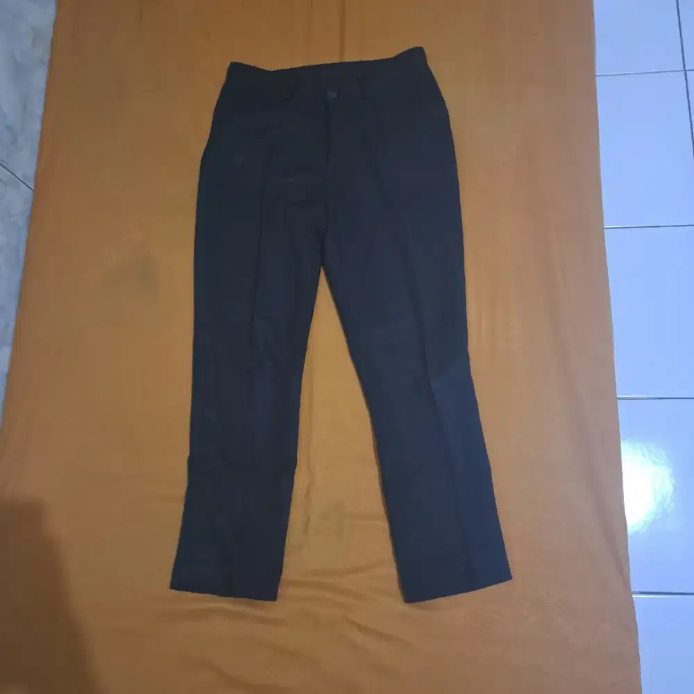Celana bahan wanita