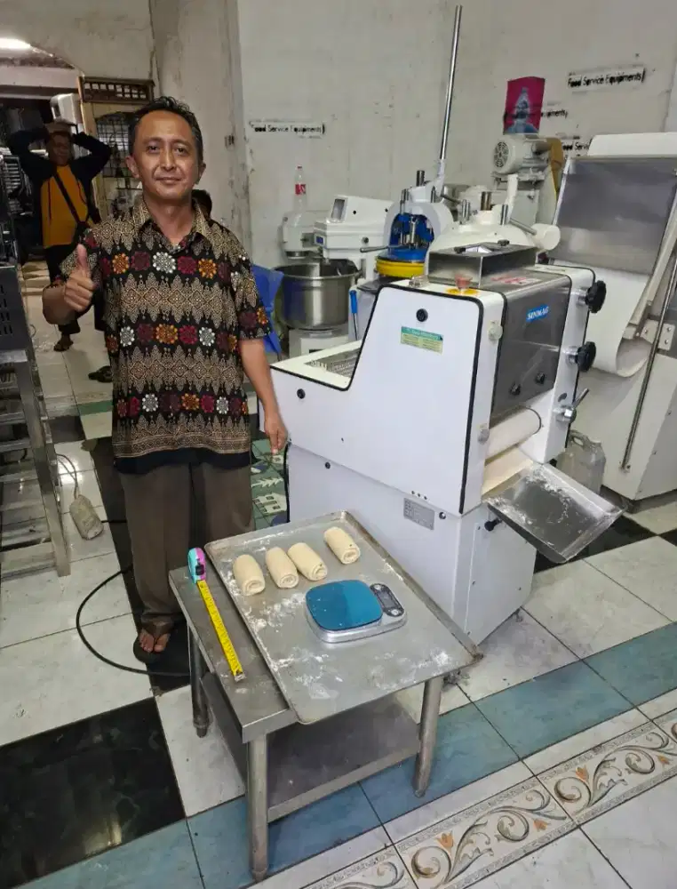 Mesin dough moulder short tipe SM-230J gulung roti tawar Sinmag Taiwan