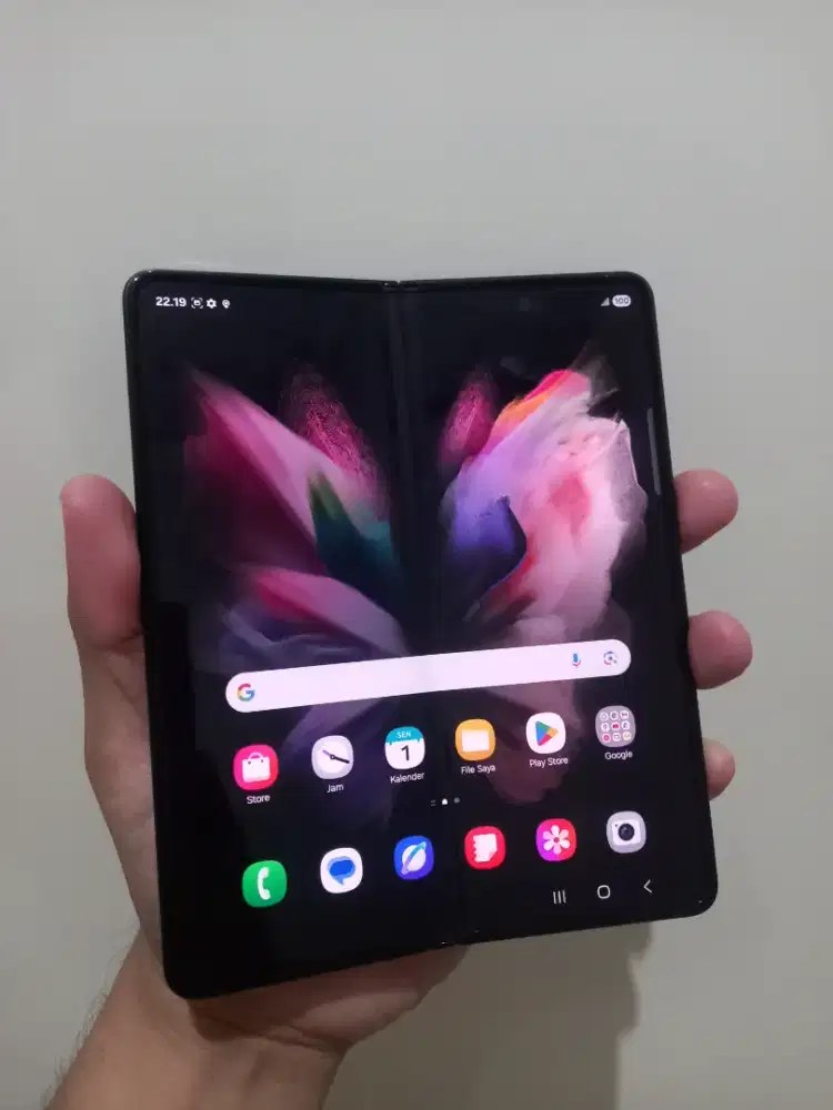 Samsung Galaxy Z Fold 3 5G Ram 12/256Gb Fullset ex sein ada minus