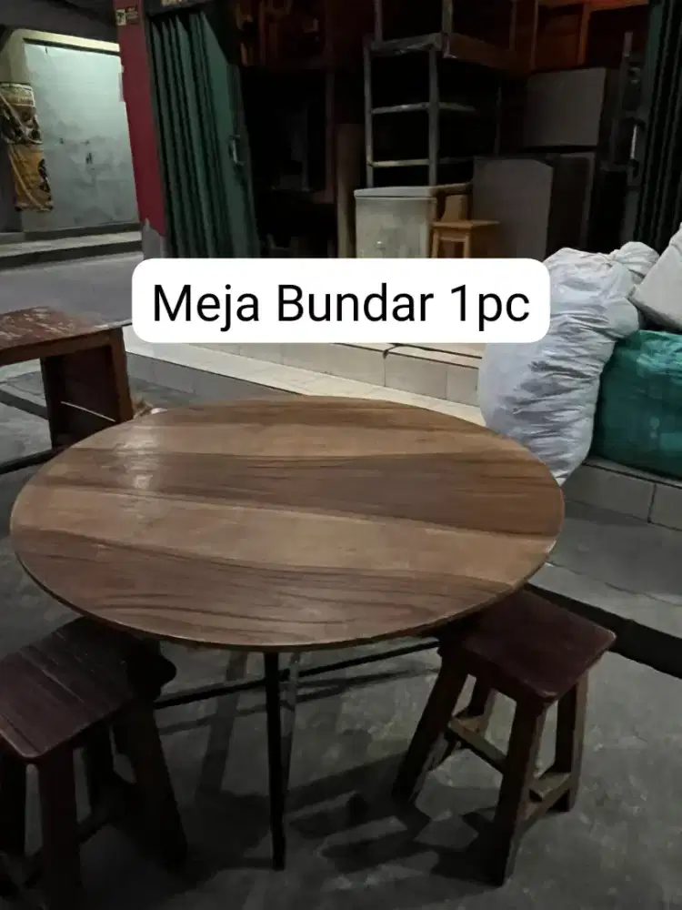 Meja bundar Ex Resto