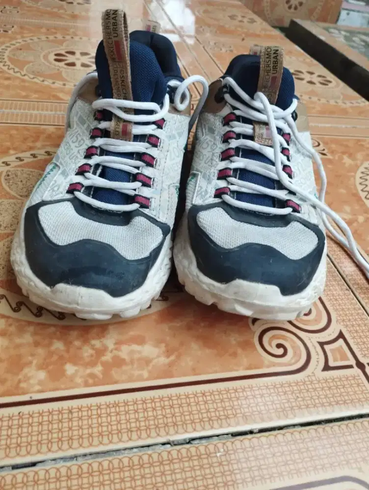 Sepatu skechers memory monster size 41